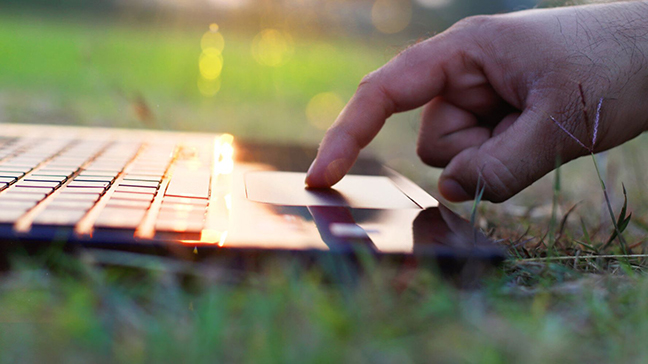Grass-Laptop.9in
